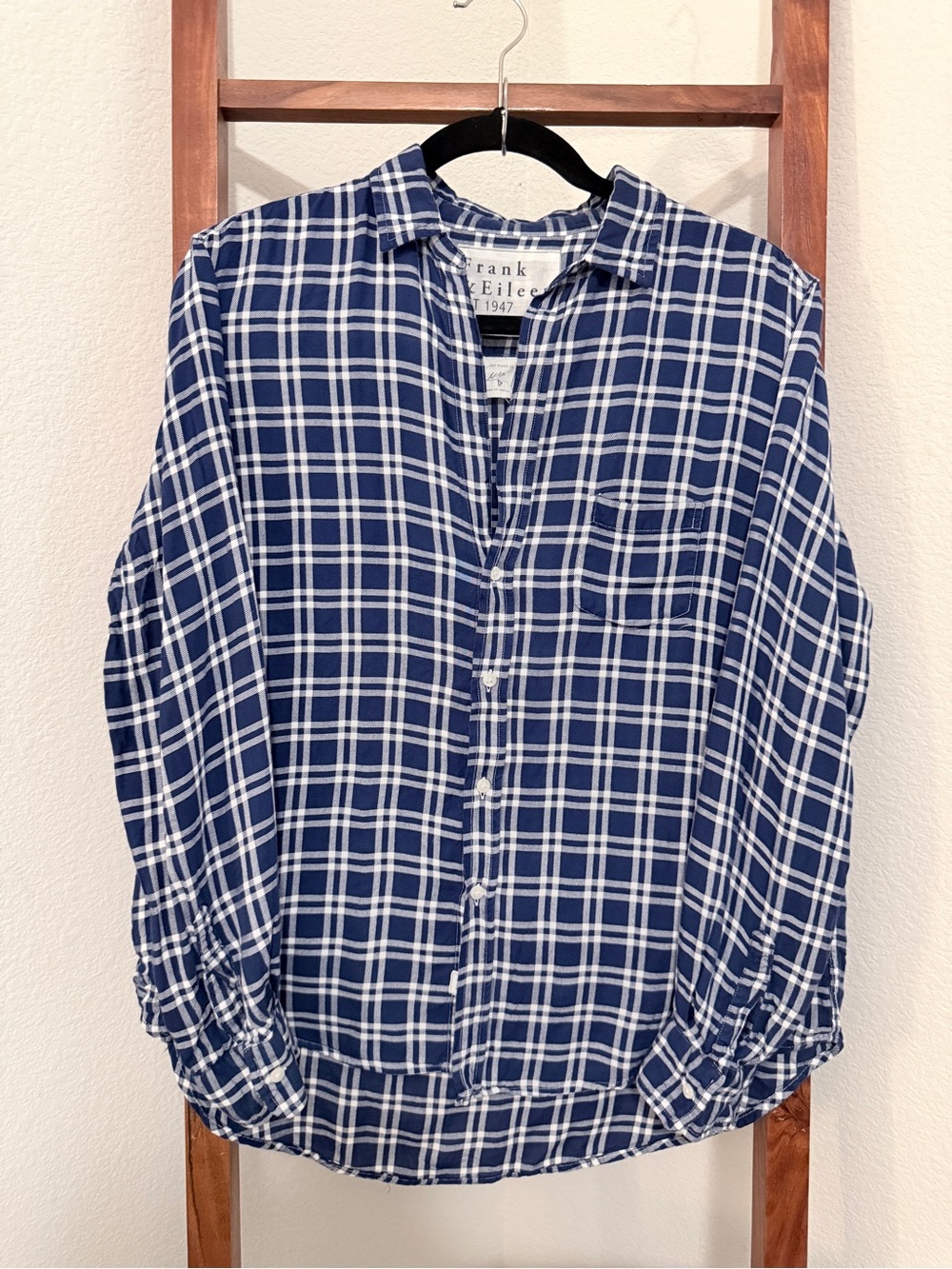 Frank & Eileen Eileen Plaid Navy and White Button Down Shirt Size Small